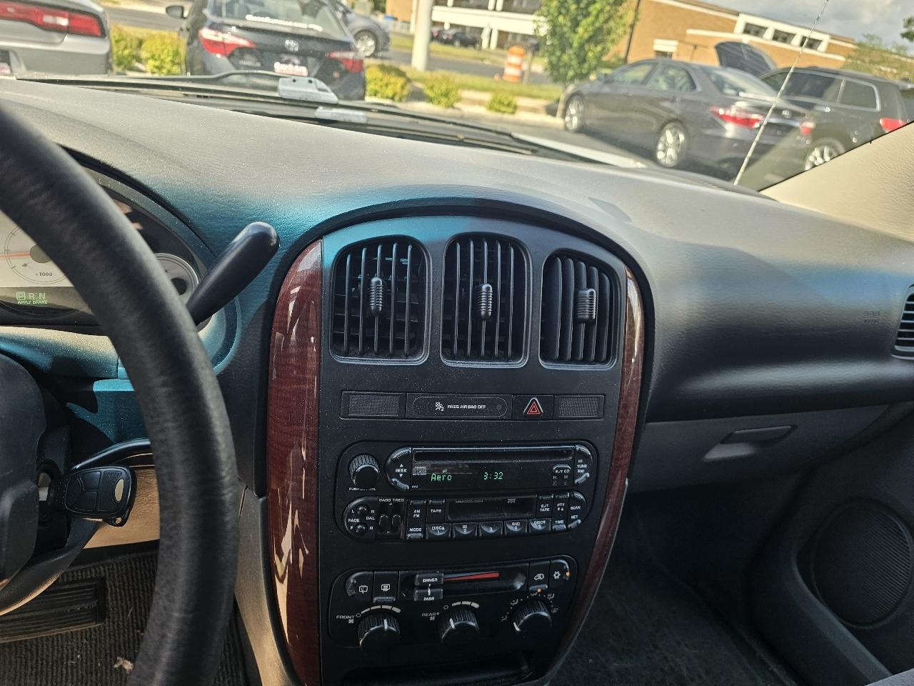 Chrysler Town & Country LX 2007