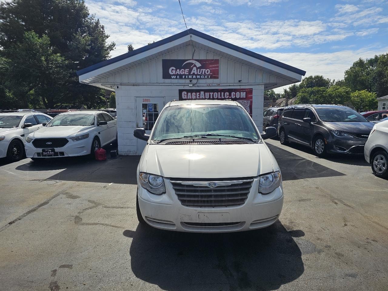 Chrysler Town & Country LX 2007