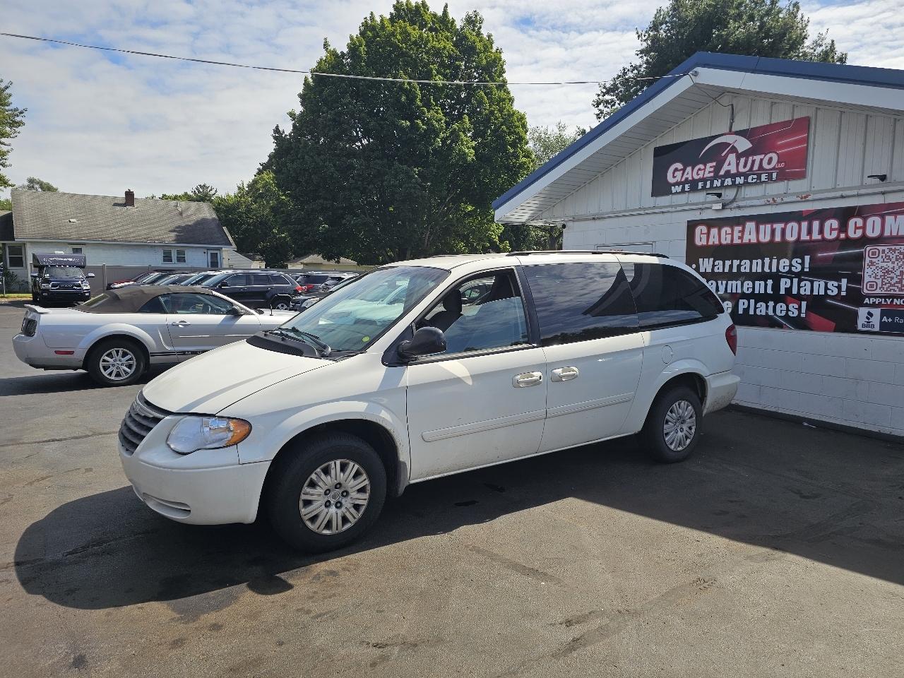 Chrysler Town & Country LX 2007