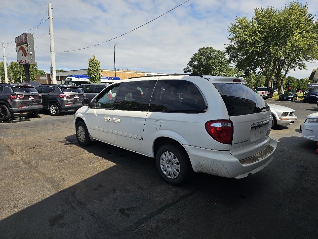 Chrysler Town & Country LX 2007