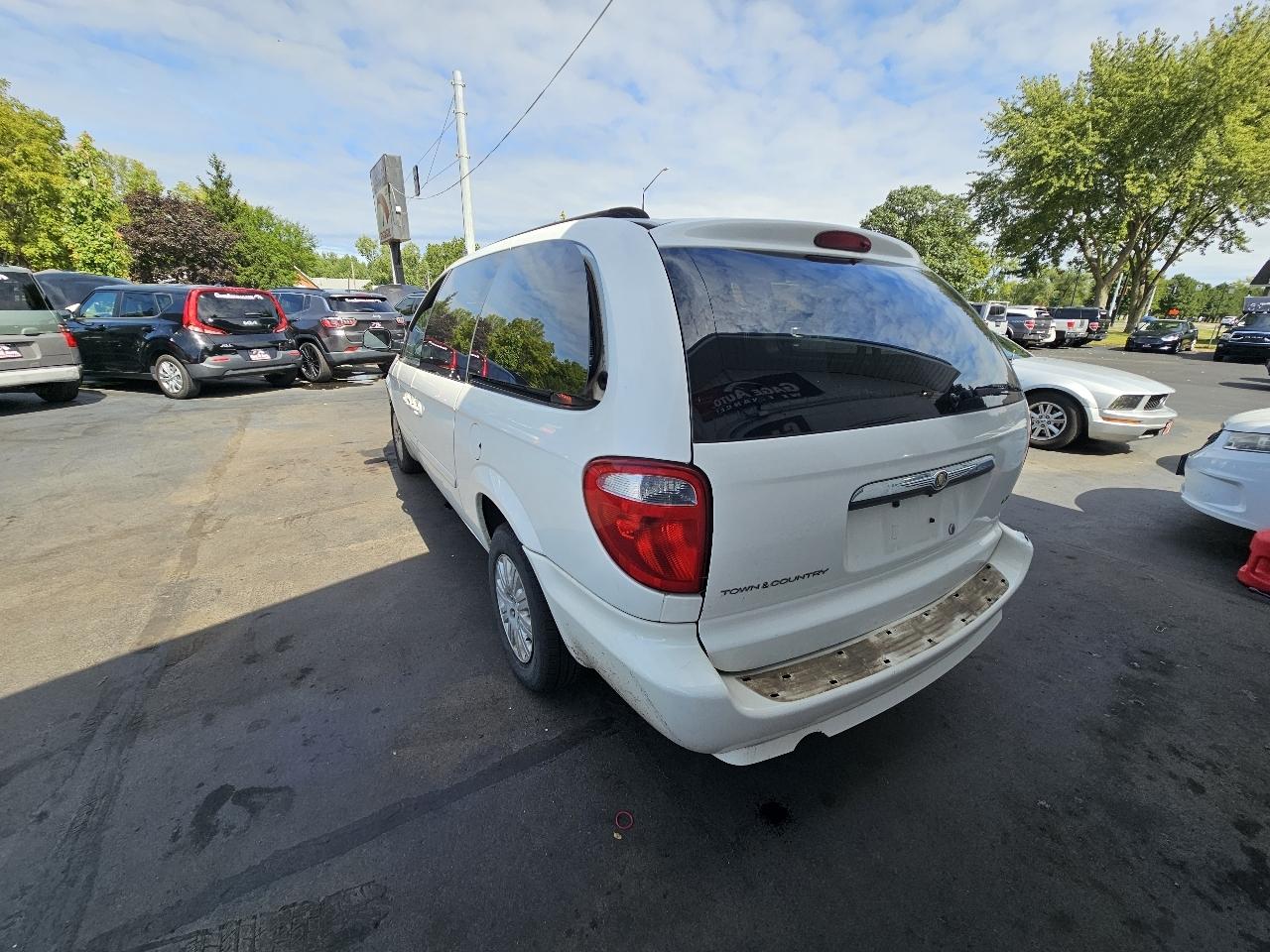 Chrysler Town & Country LX 2007