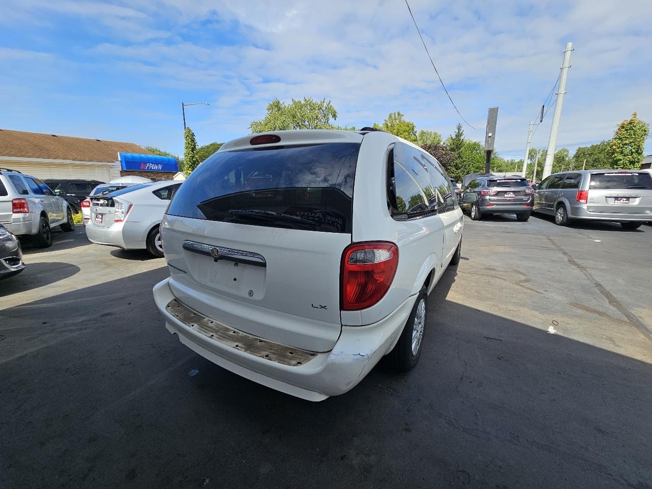 Chrysler Town & Country LX 2007