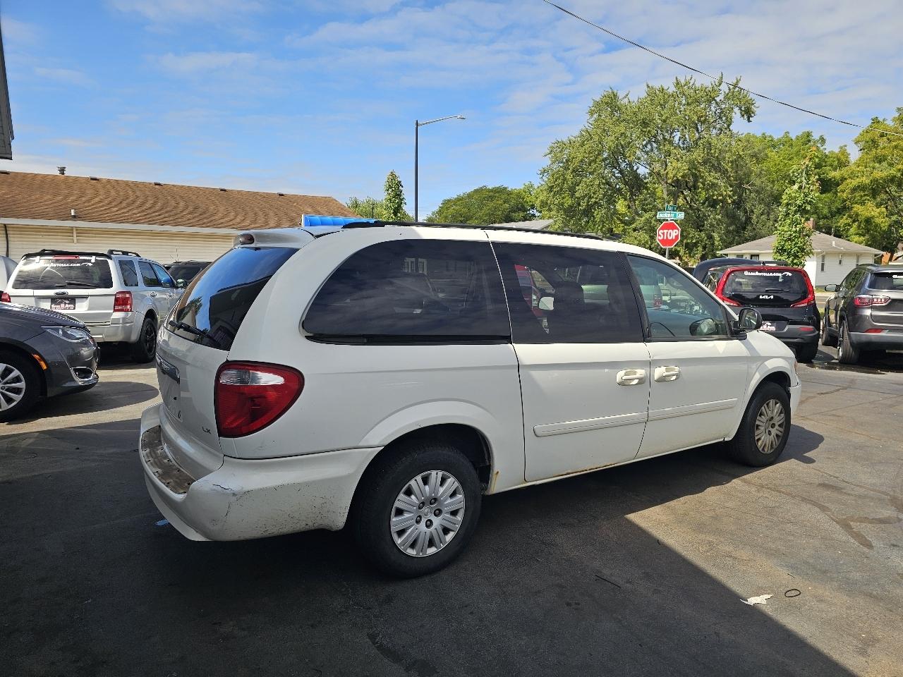 Chrysler Town & Country LX 2007