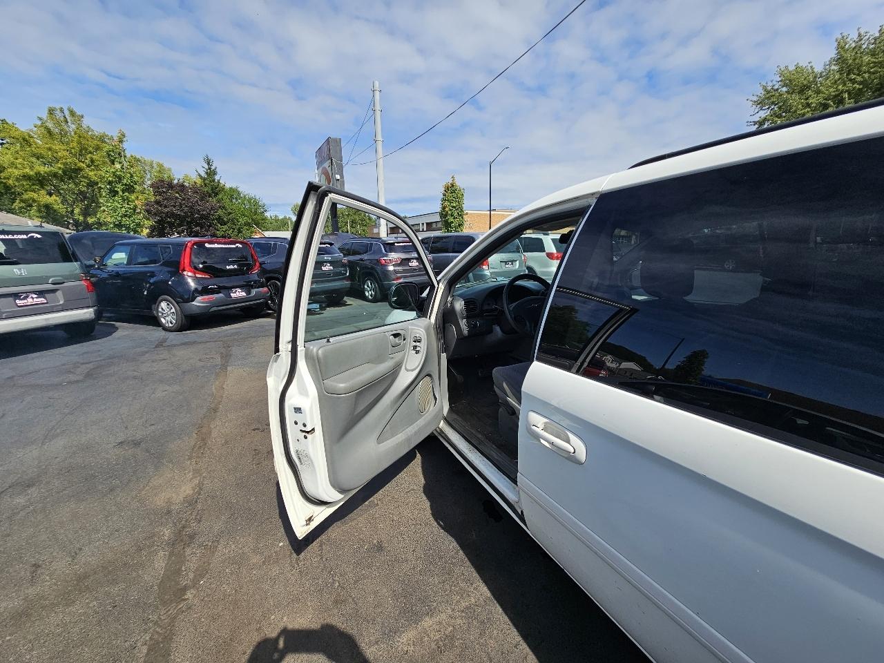 Chrysler Town & Country LX 2007