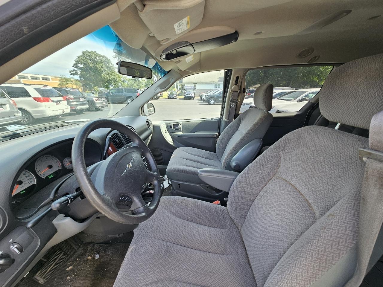 Chrysler Town & Country LX 2007