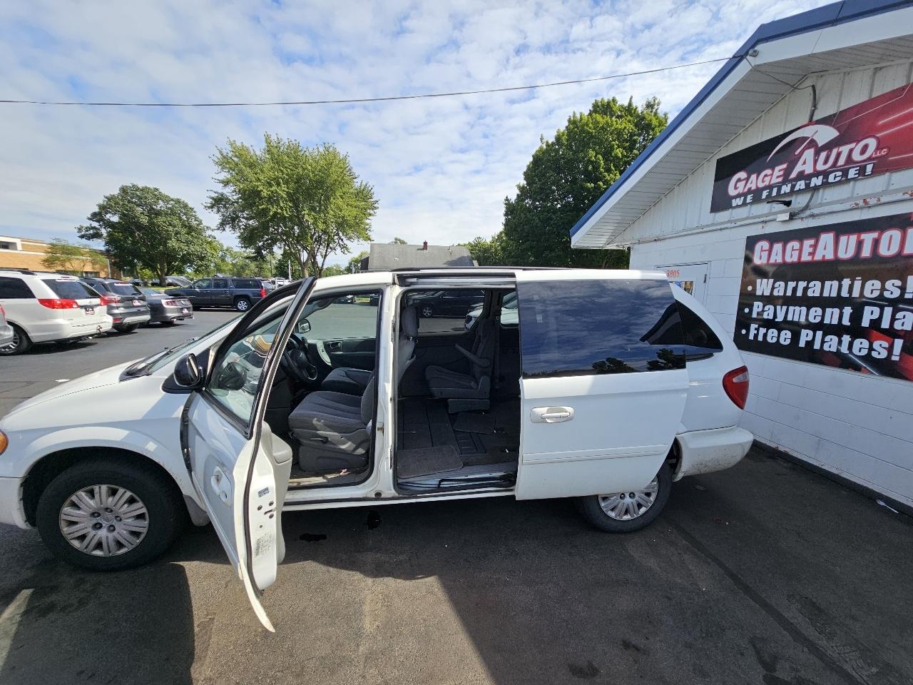 Chrysler Town & Country LX 2007