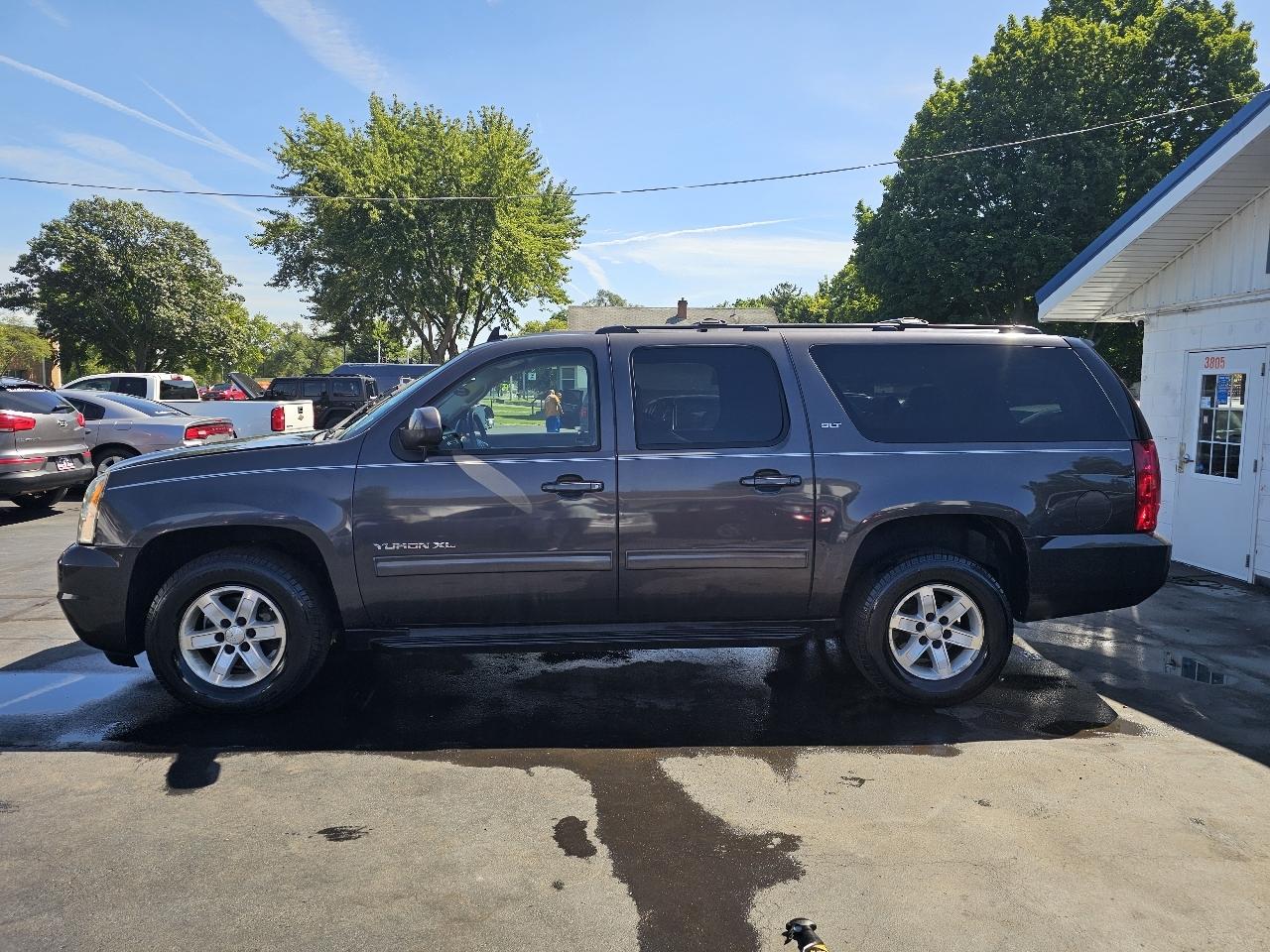 GMC Yukon XL SLT-1 1/2 Ton 4WD 2010