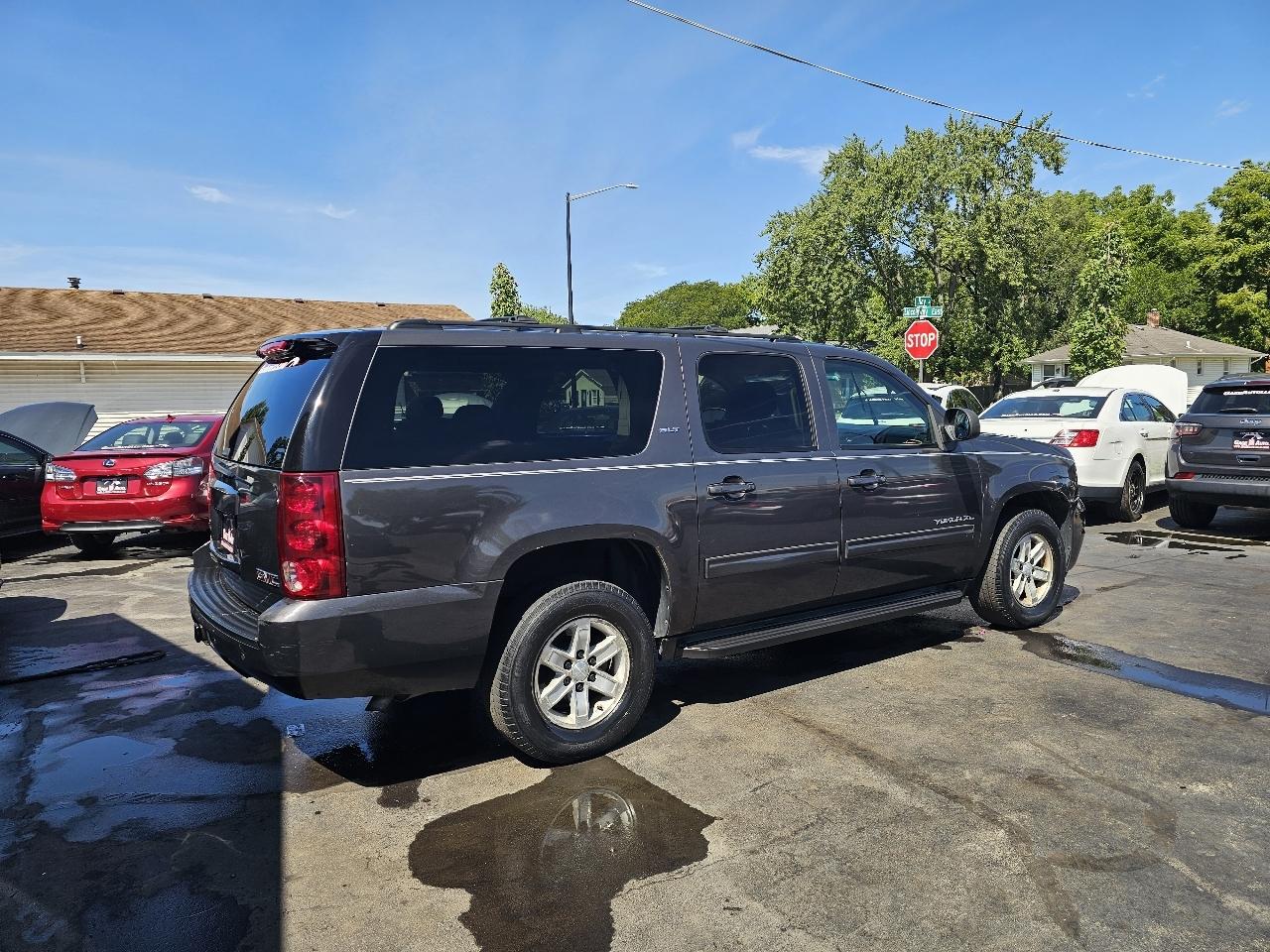 GMC Yukon XL SLT-1 1/2 Ton 4WD 2010