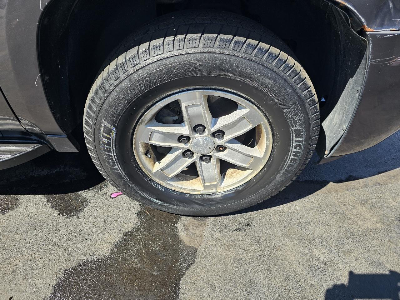 GMC Yukon XL SLT-1 1/2 Ton 4WD 2010