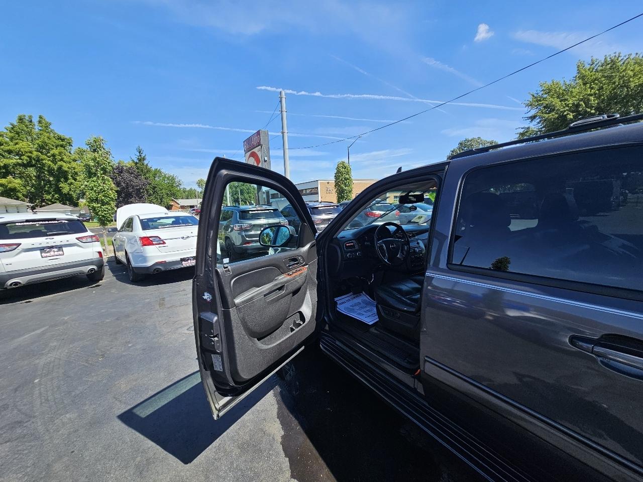 GMC Yukon XL SLT-1 1/2 Ton 4WD 2010