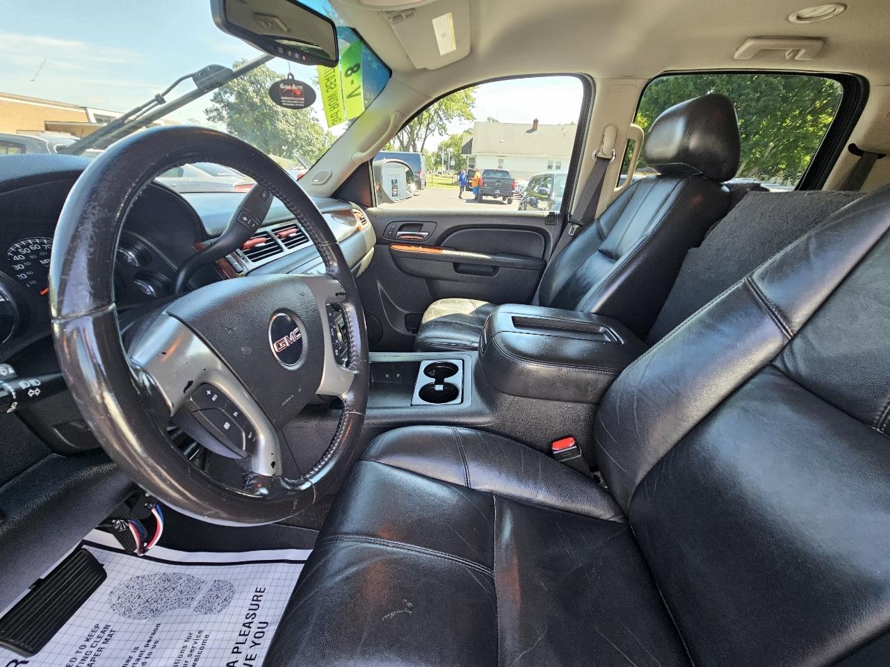 GMC Yukon XL SLT-1 1/2 Ton 4WD 2010