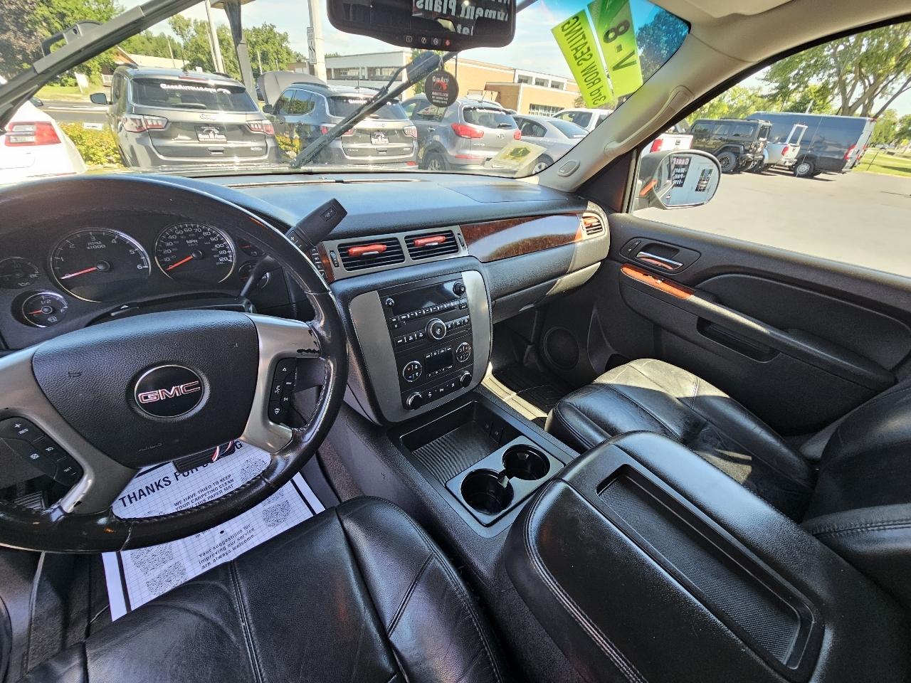 GMC Yukon XL SLT-1 1/2 Ton 4WD 2010