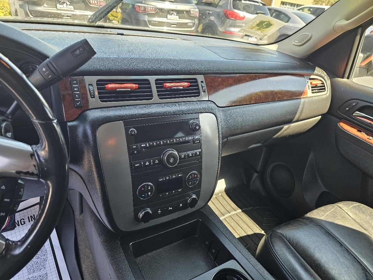 GMC Yukon XL SLT-1 1/2 Ton 4WD 2010