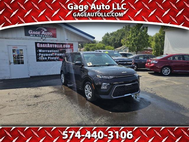 Black 2022 Kia Soul SUV / Crossover Front-Wheel Drive Continuously Variable Transmission