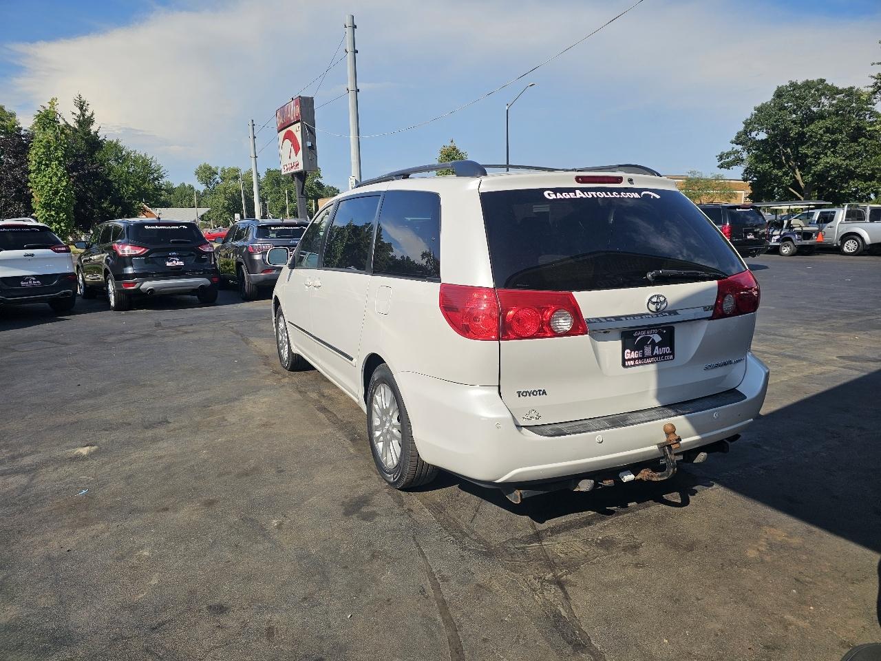 Toyota Sienna XLE FWD 2008
