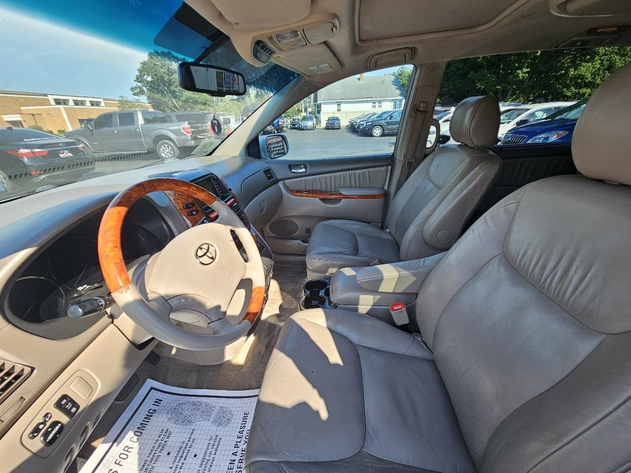 Toyota Sienna XLE FWD 2008