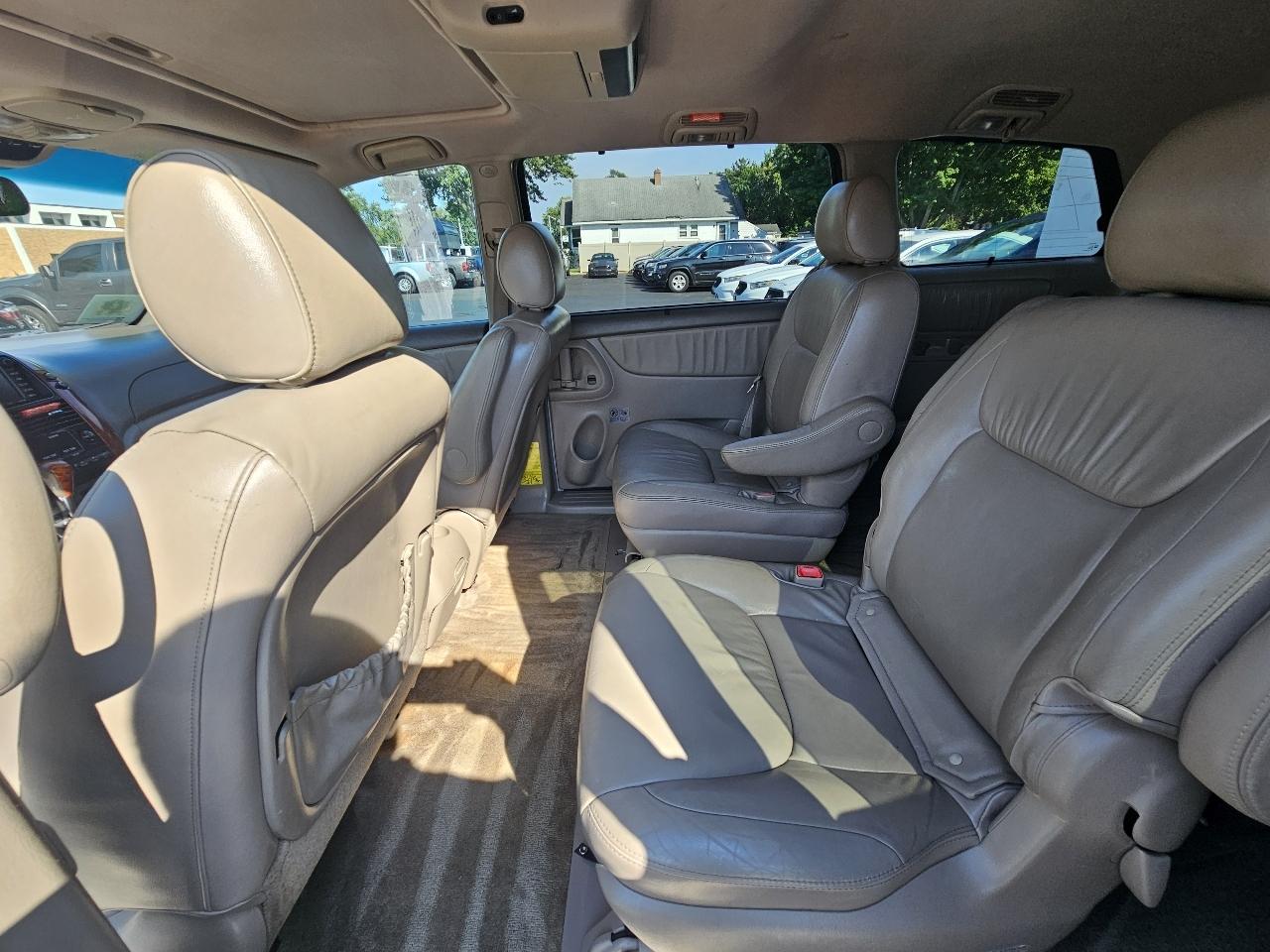 Toyota Sienna XLE FWD 2008