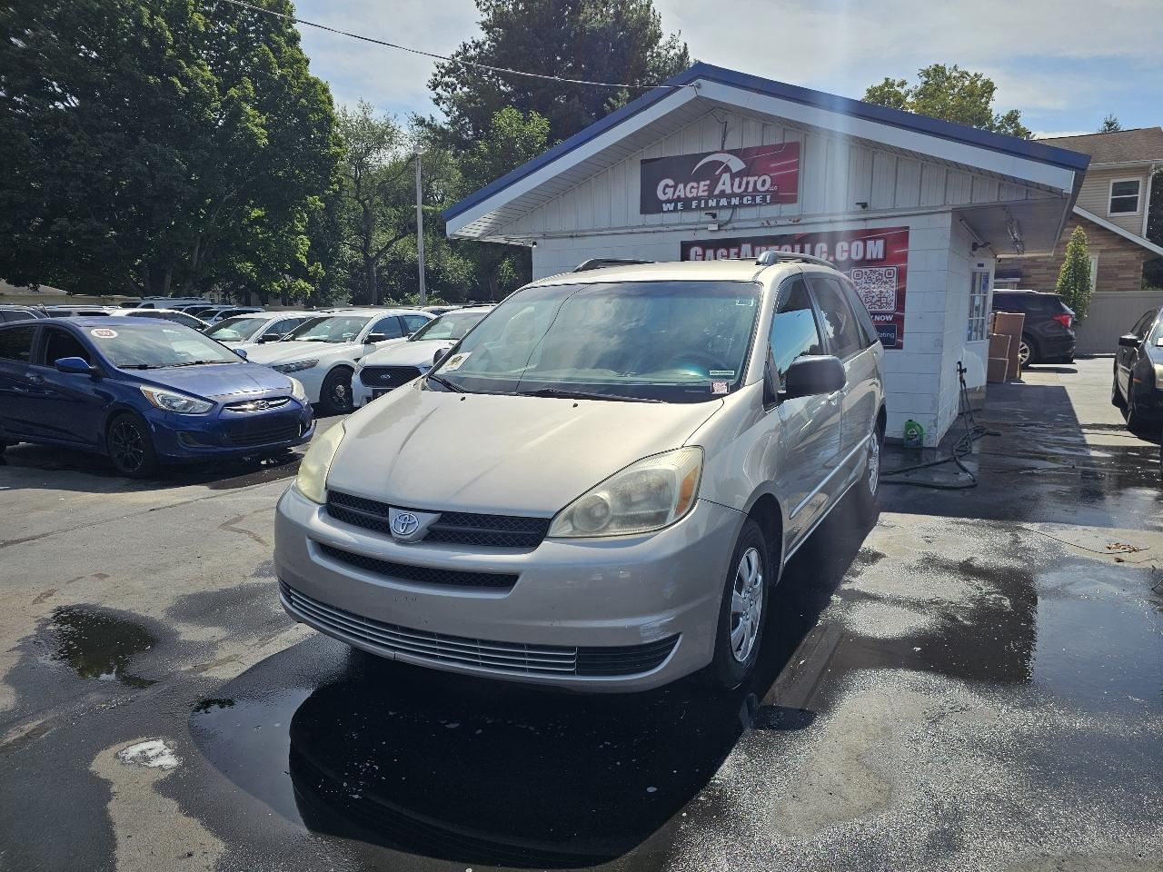 Toyota Sienna LE - 7 Passenger 2004