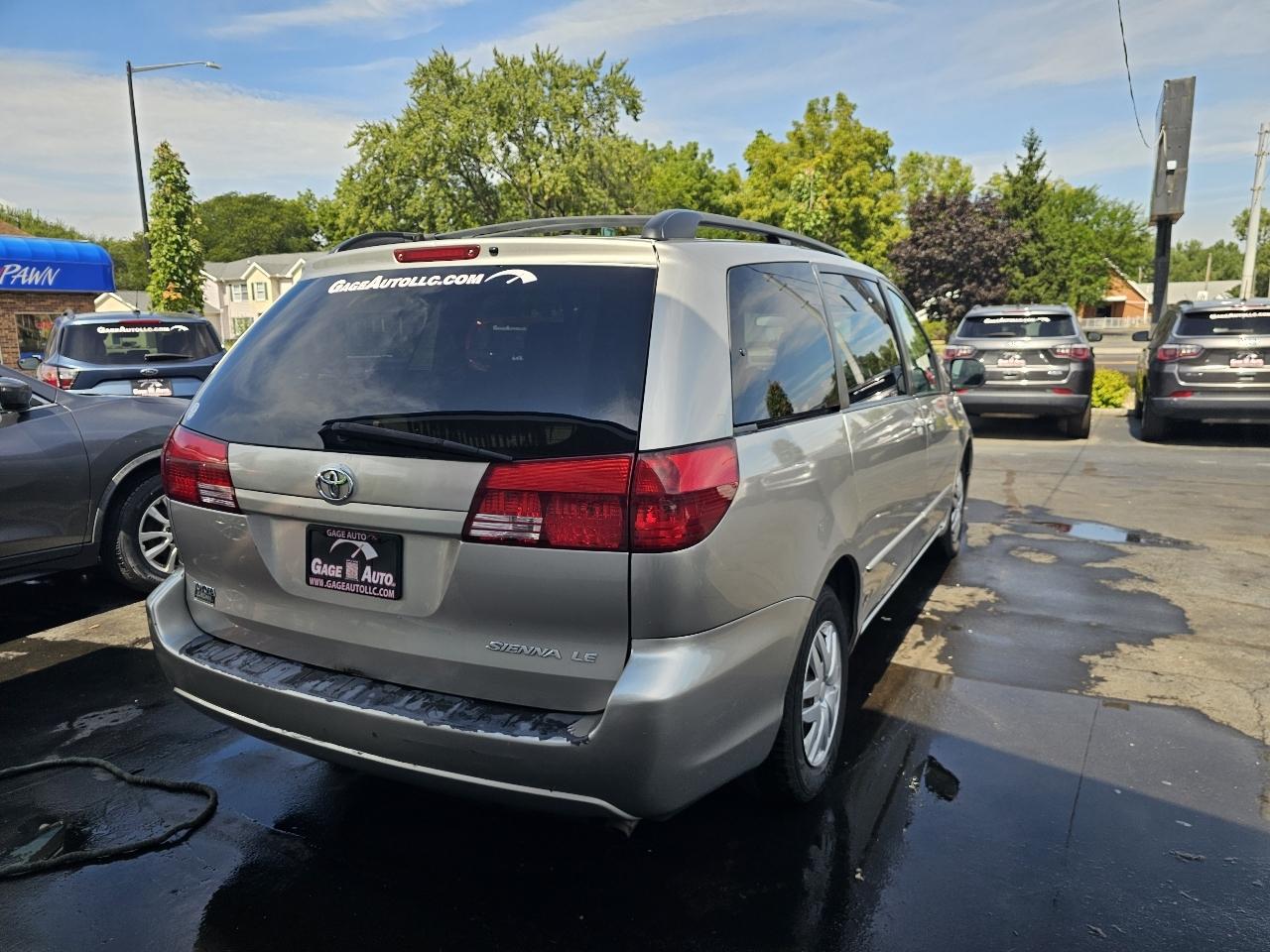 Toyota Sienna LE - 7 Passenger 2004