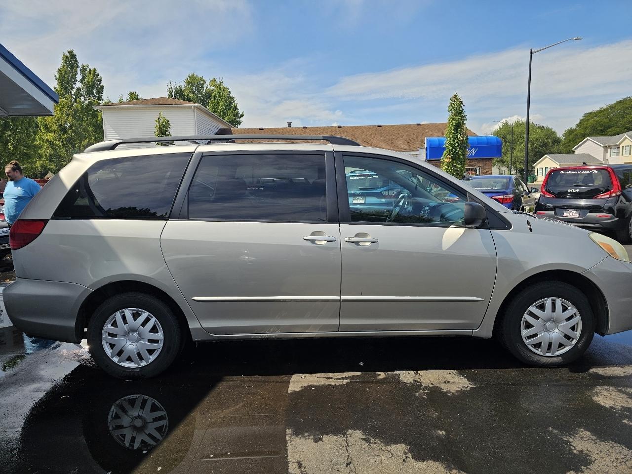 Toyota Sienna LE - 7 Passenger 2004