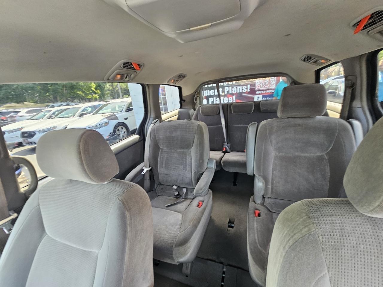 Toyota Sienna LE - 7 Passenger 2004