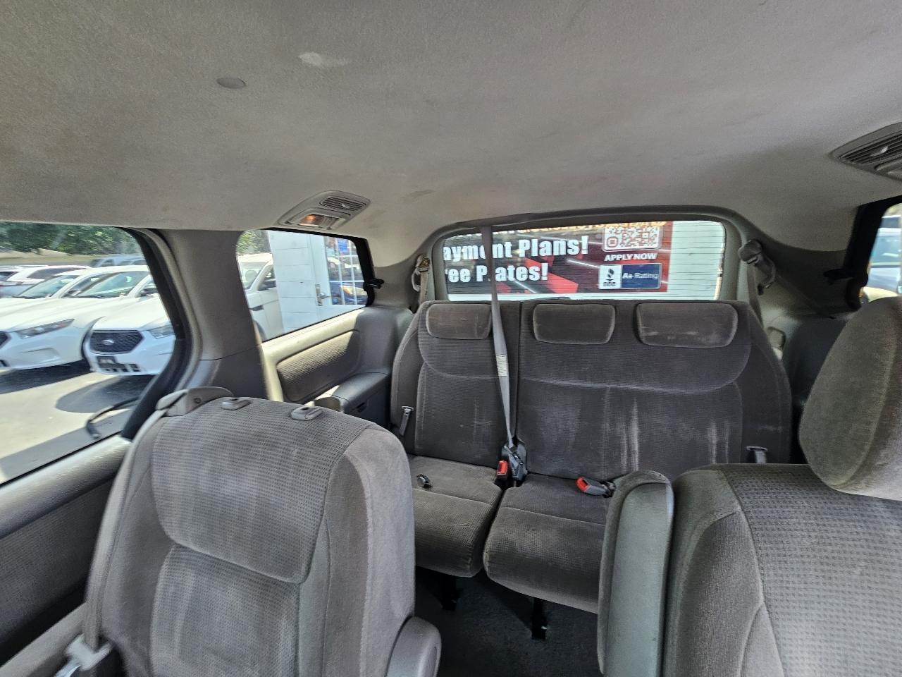 Toyota Sienna LE - 7 Passenger 2004