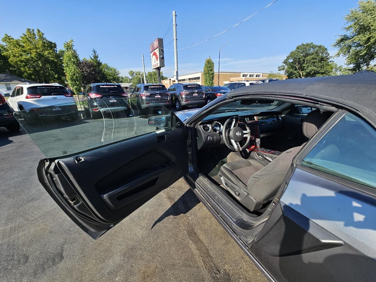 Ford Mustang V6 Convertible 2014