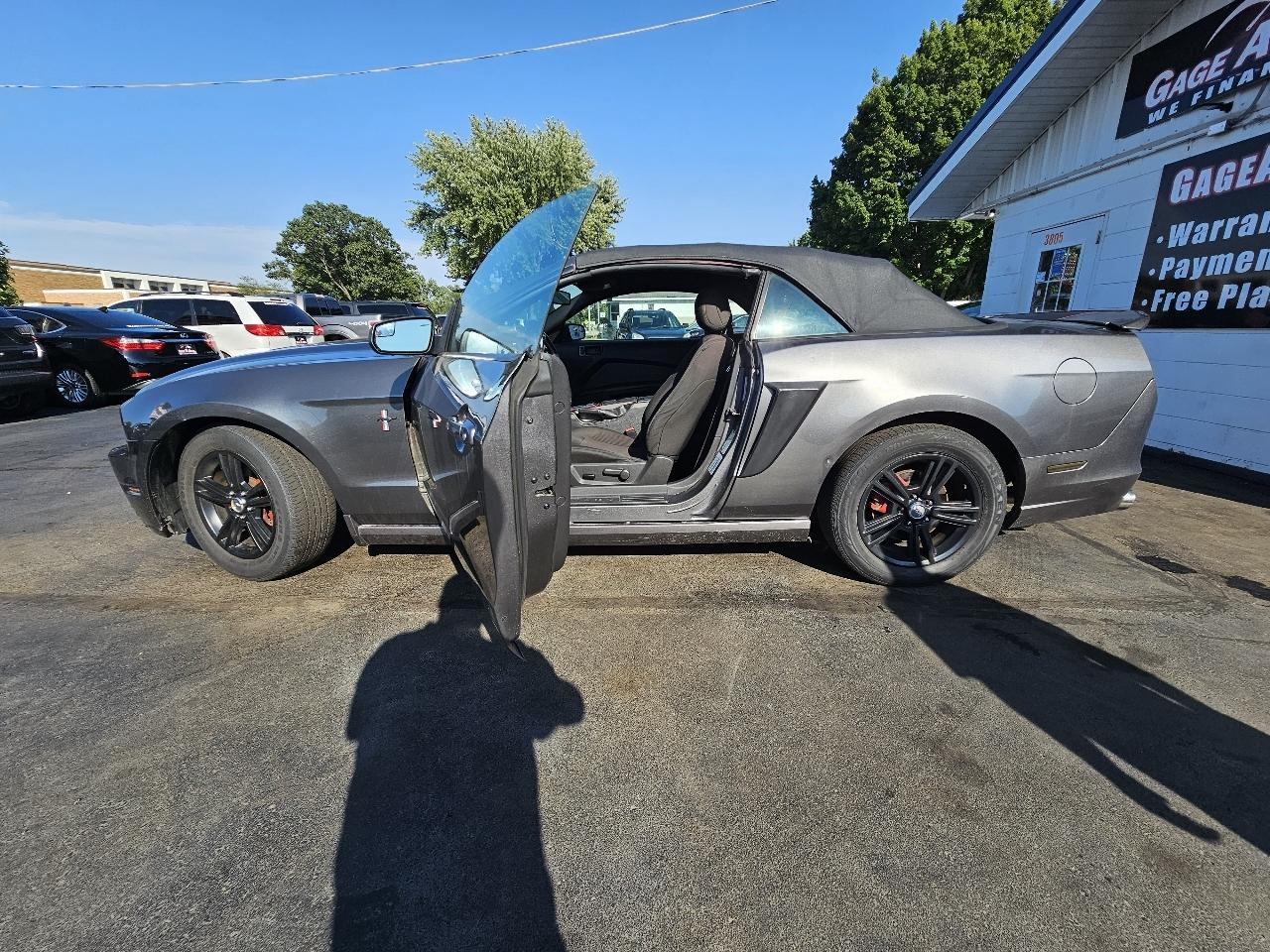 Ford Mustang V6 Convertible 2014