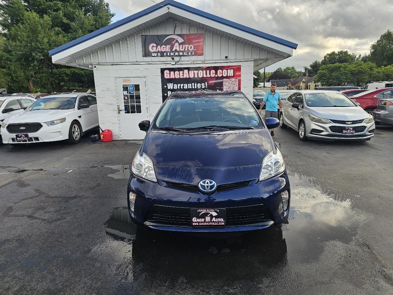 Toyota Prius Prius V 2012