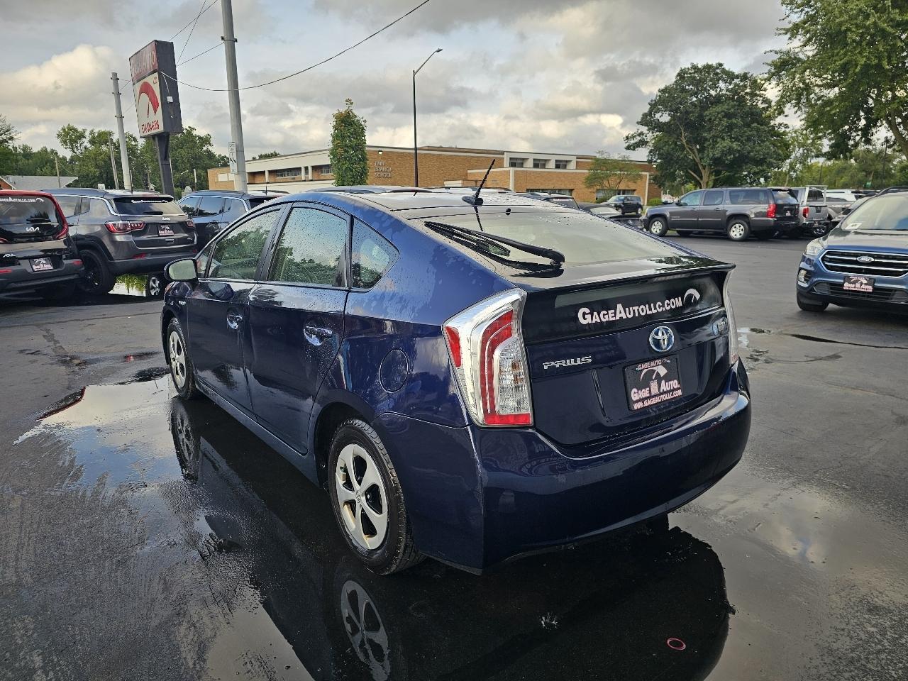 Toyota Prius Prius V 2012