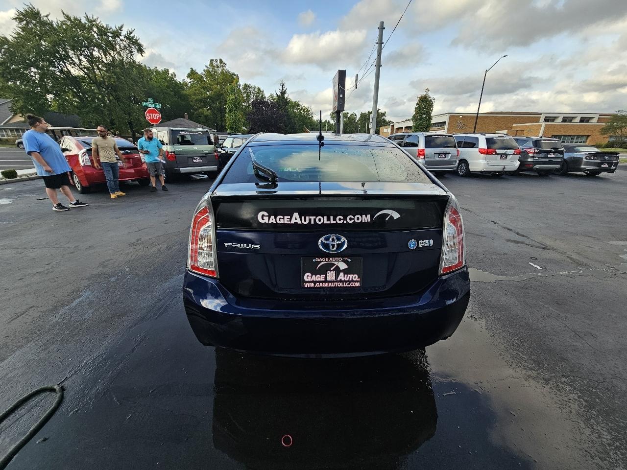 Toyota Prius Prius V 2012
