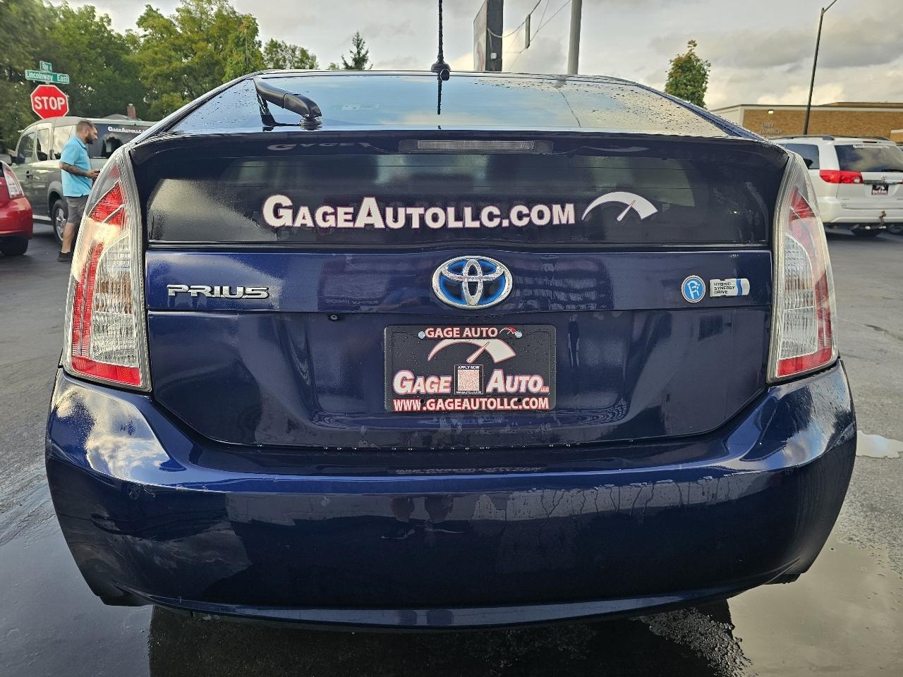Toyota Prius Prius V 2012