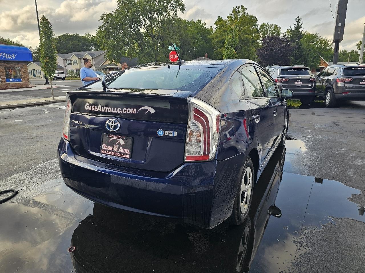 Toyota Prius Prius V 2012
