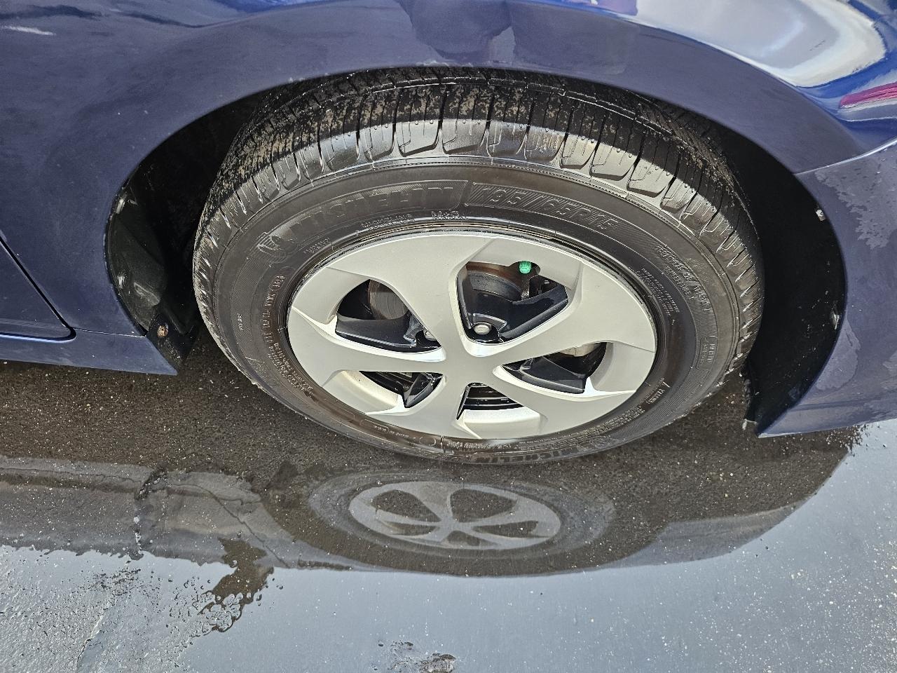 Toyota Prius Prius V 2012