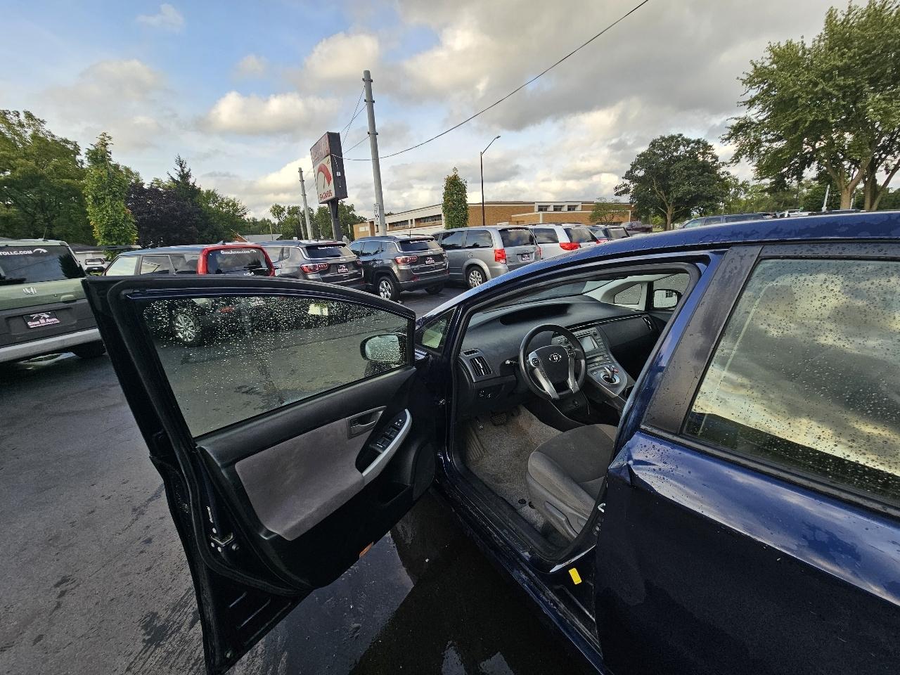 Toyota Prius Prius V 2012