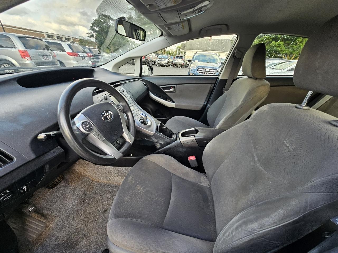 Toyota Prius Prius V 2012