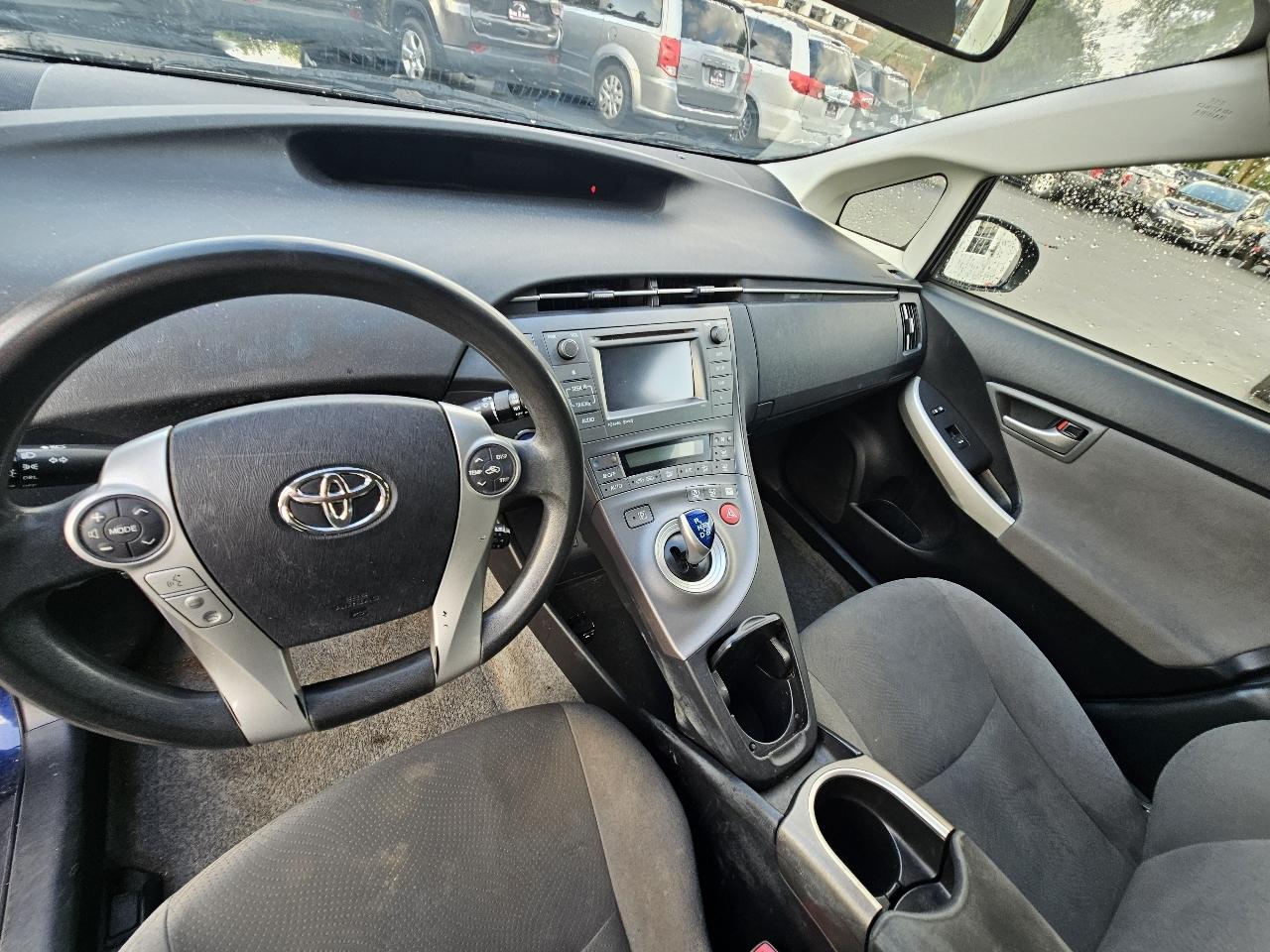 Toyota Prius Prius V 2012