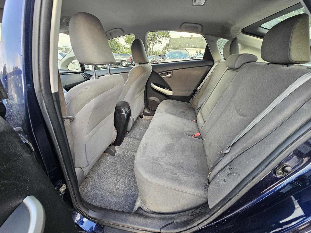 Toyota Prius Prius V 2012