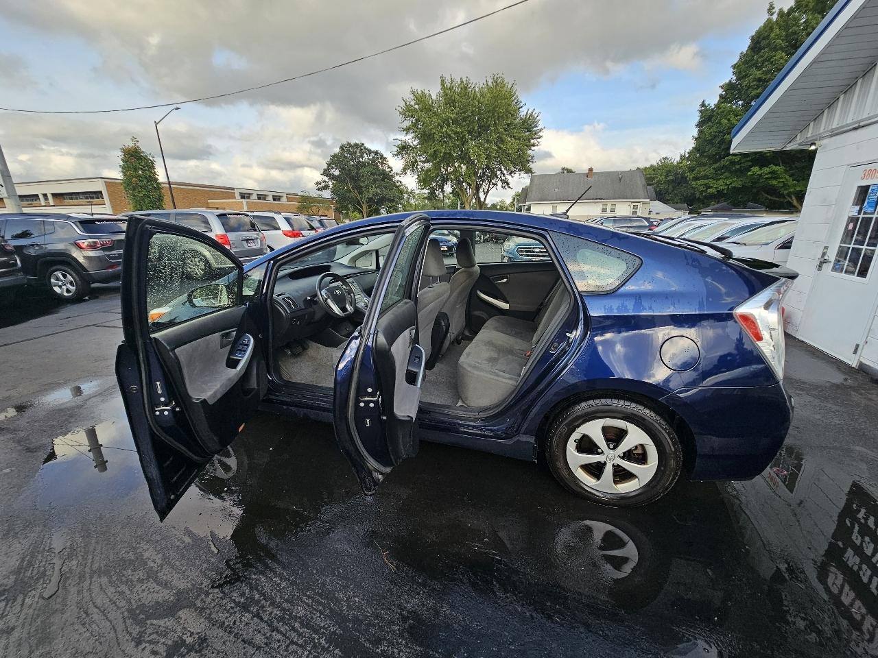 Toyota Prius Prius V 2012