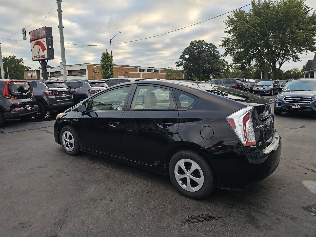 Toyota Prius Two 2014