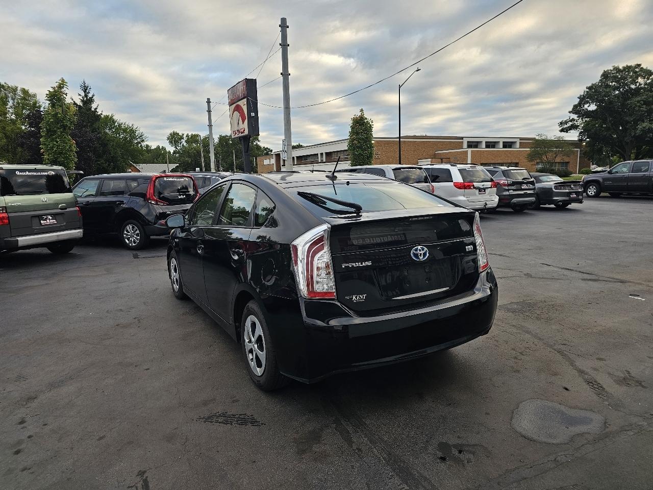 Toyota Prius Two 2014