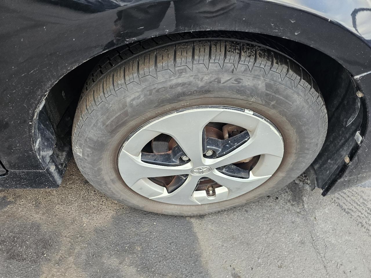 Toyota Prius Two 2014