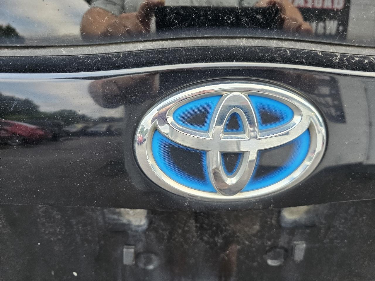 Toyota Prius Two 2014