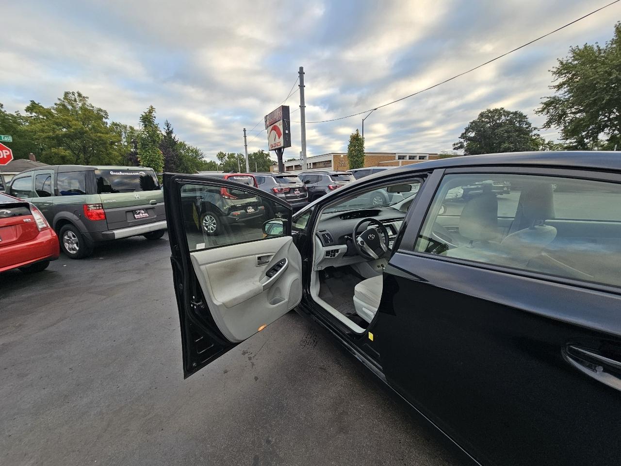 Toyota Prius Two 2014