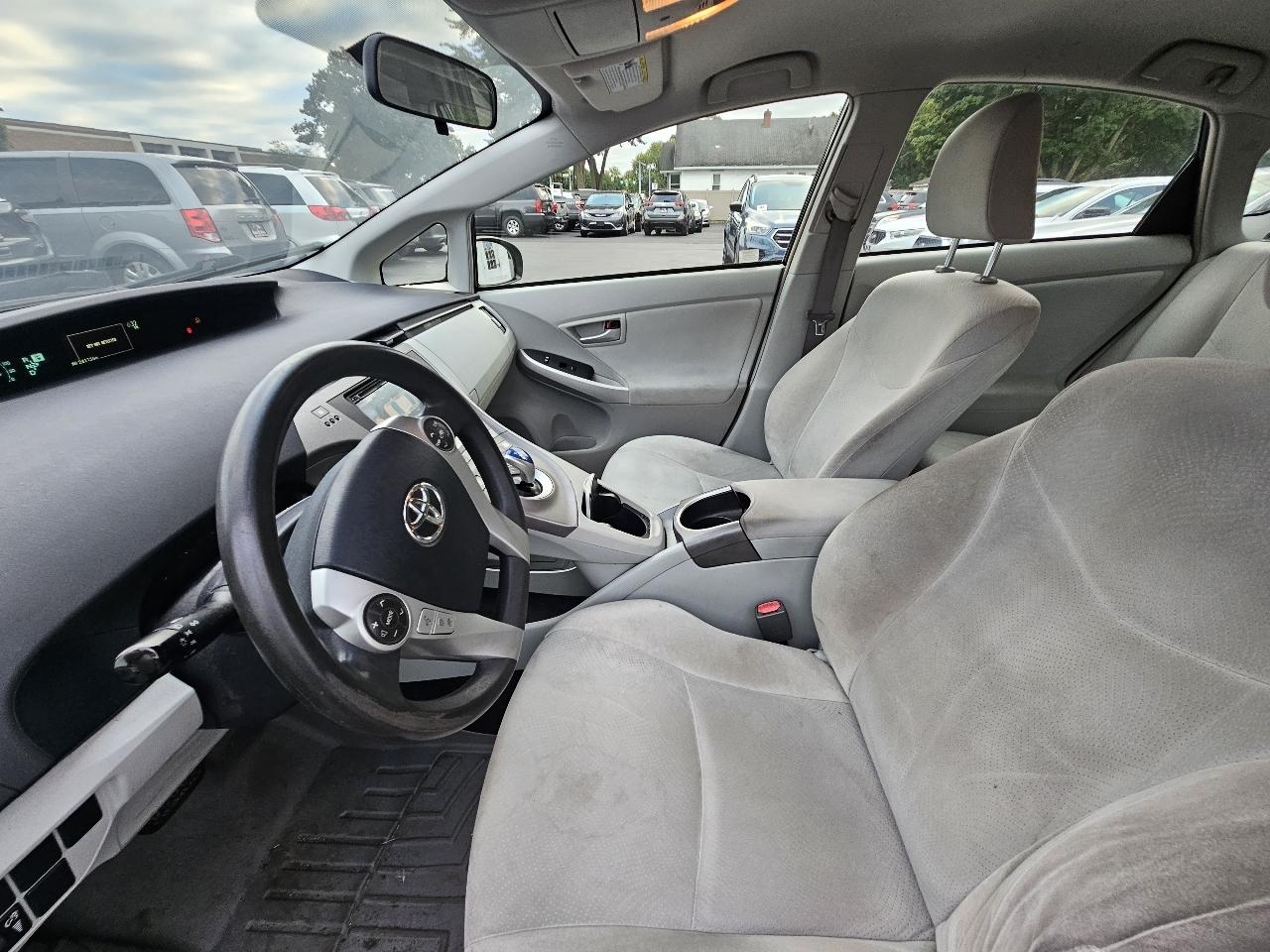 Toyota Prius Two 2014