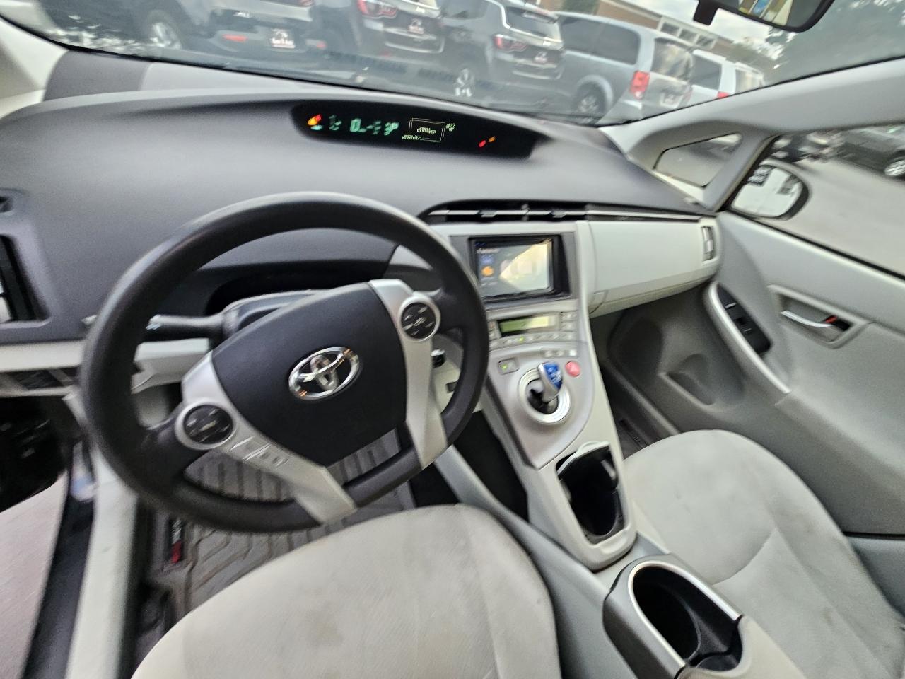 Toyota Prius Two 2014
