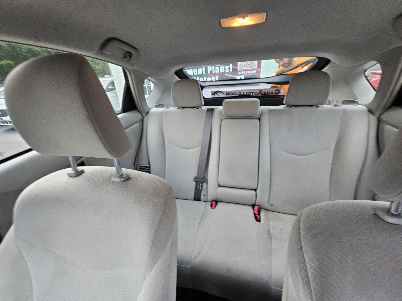 Toyota Prius Two 2014