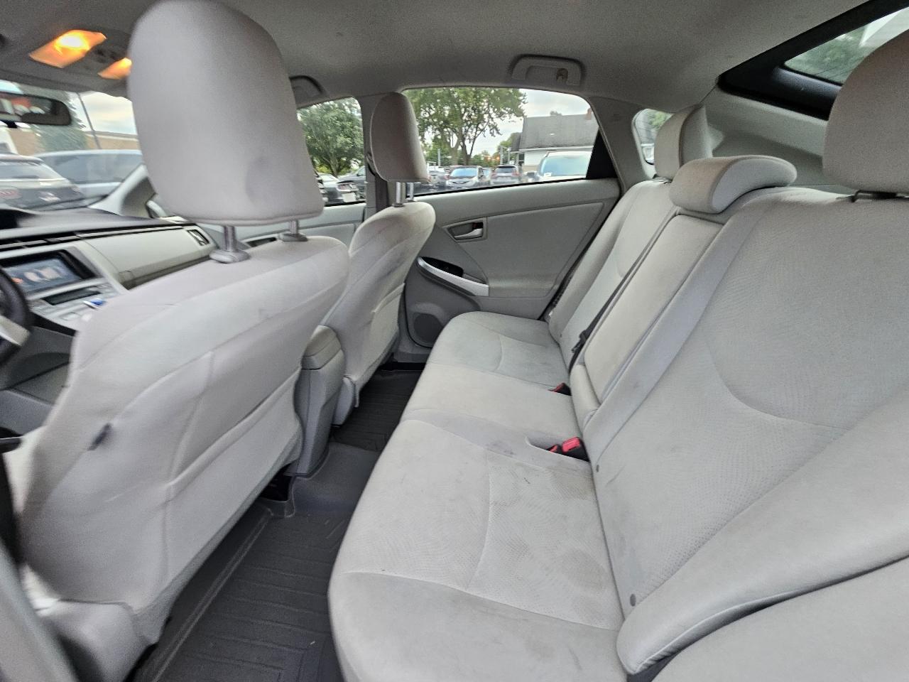 Toyota Prius Two 2014