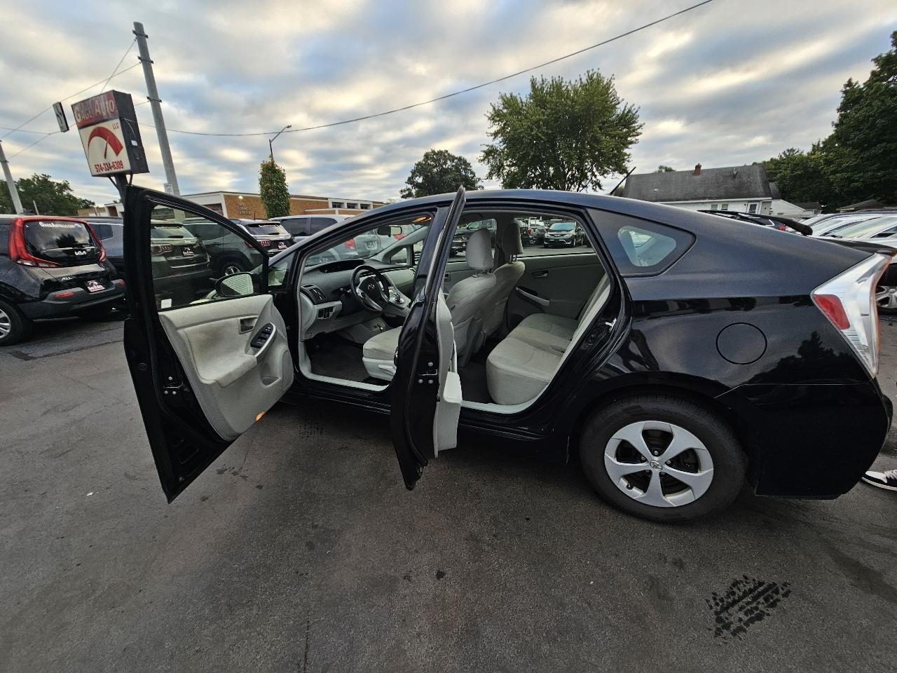 Toyota Prius Two 2014