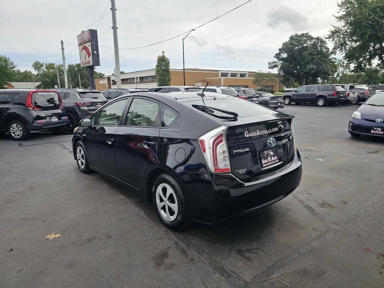 Toyota Prius Two 2014
